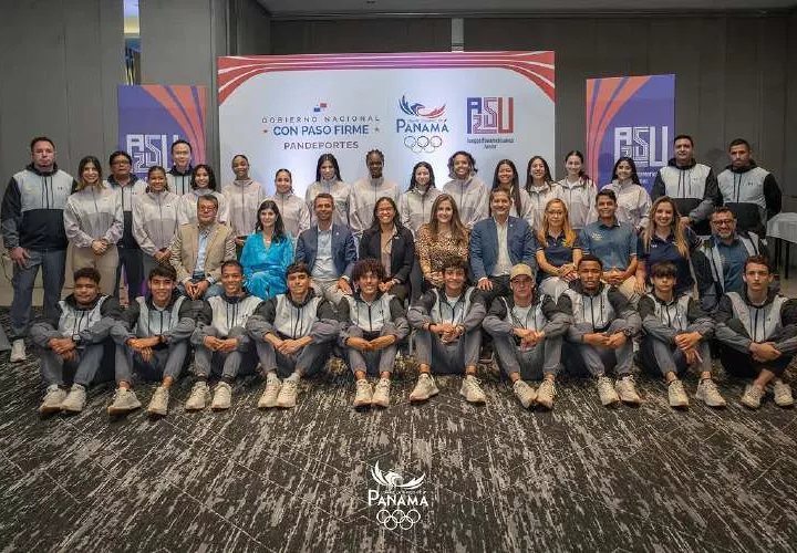 La delegación de Panamá para los Juegos Panamericanos Junior 2025 cuando fue presentada a los medios.