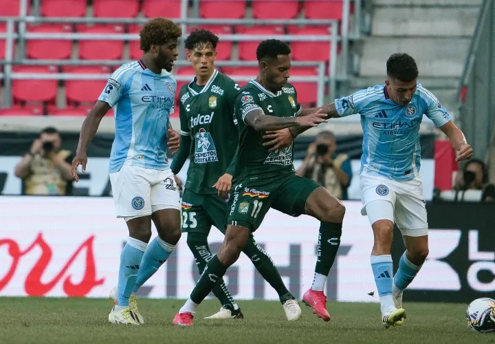 Ismael Díaz (c) en un juego de la Leagues Cup.