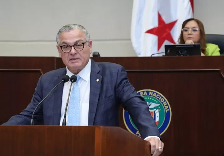 Anel Flores, contralor de la República.