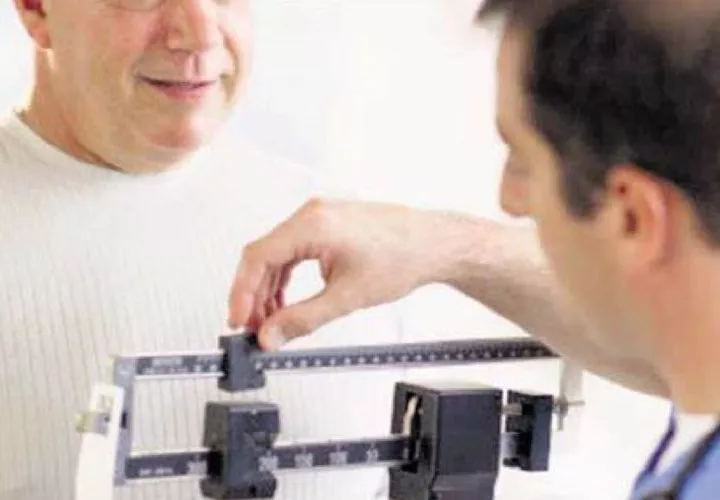 Guarda relación con enfermedades crónicas.