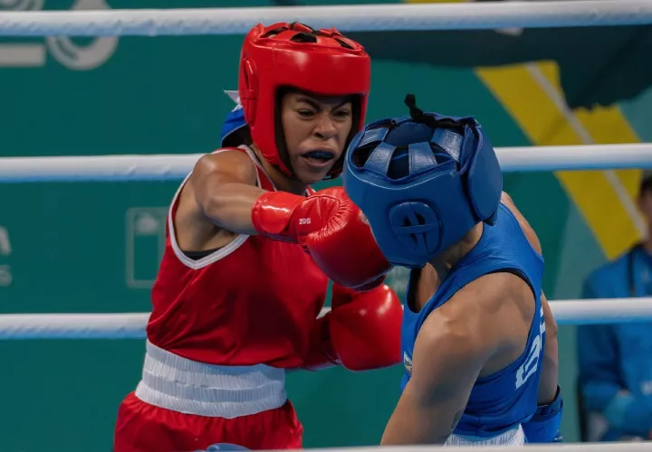 Yulieth hinestroza (izq.).