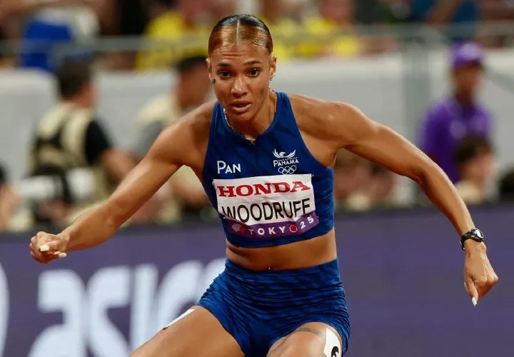 Gianna Woodruff durante su heat de semifinales del Mundial de Tokio 2025, disputado en el día de ayer y el cual ganó imponiendo récord sudamericano.