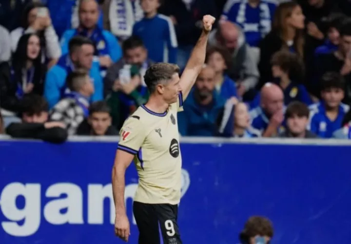 Robert Lewandowski celebra su gol.