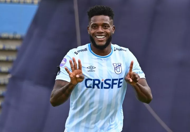 José Fajardo celebra uno de sus goles.