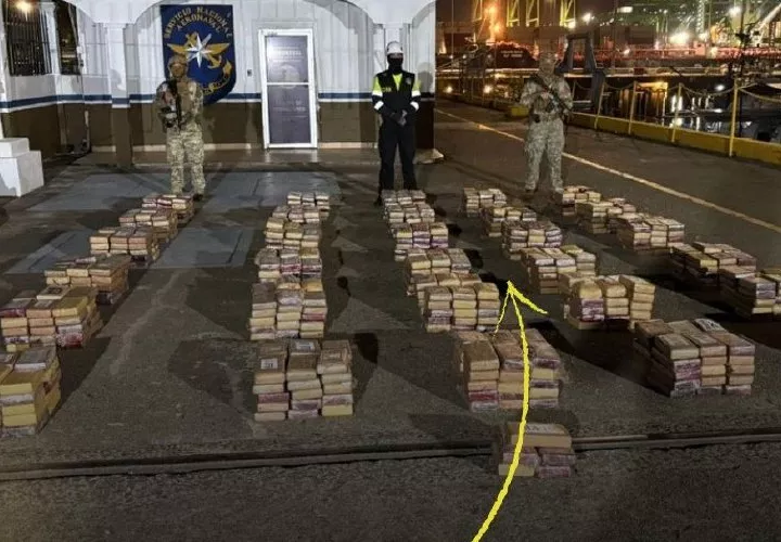 La droga fue ubicada en contenedores.