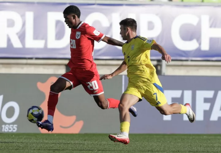 Anthony Herbert en acción durante el encuentro que sostuvo la Selección de Panamá ante Ucrania el pasado martes en el Mundial Sub-20 de Fútbol.