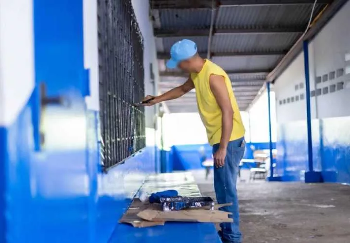 Las penas sustitutivas son instrumentos jurídicos que están establecidos en el Código Penal y son ponderados por los jueces de garantía y de cumplimiento, para impedir el creciente hacinamiento en las cárceles.