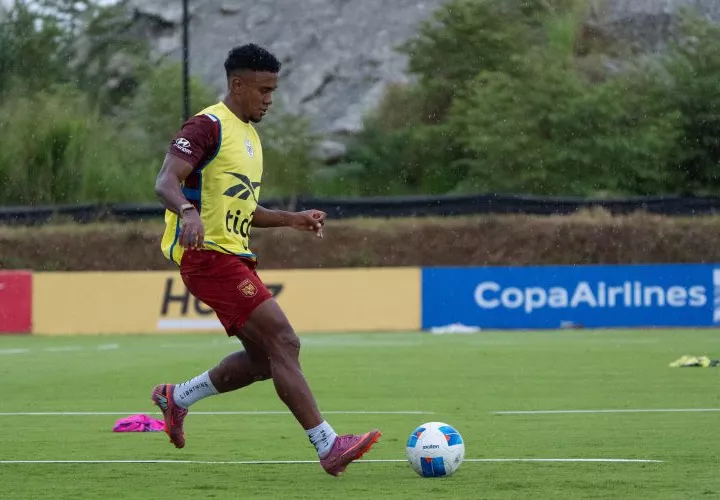 El extremo Edgar Yoel Bárcenas durante el entrenamiento de ayer en la cancha de fútbol del Centro de Alto Rendimiento de Pandeportes.