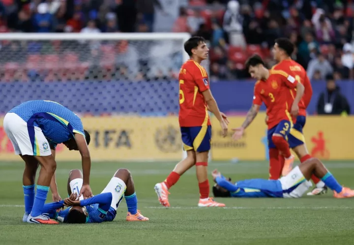 España aseguró su pase ante Brasil.