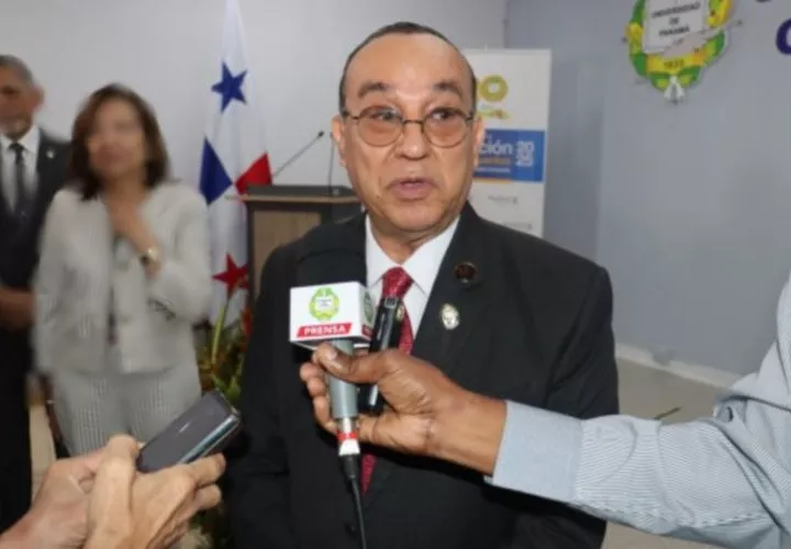 Rector de la UP, Eduardo Flores.