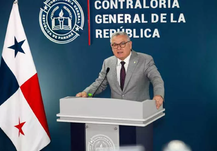 Contralor Anel Flores.