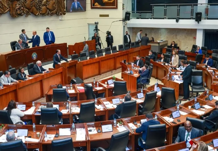 El ministro Julio Moltó en el pleno de la Asamblea Nacional.