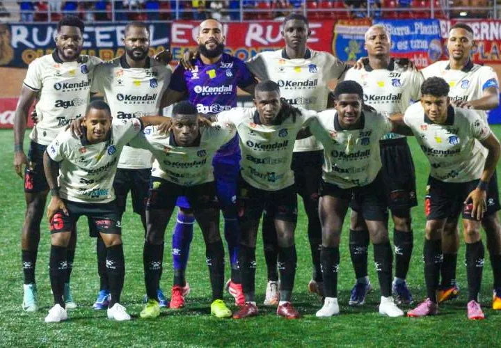 Onceno inicial del Árabe Unido de Colón.