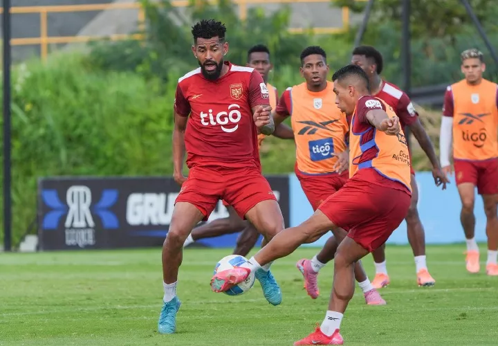 Entrenamiento de ayer domingo de la Selección Mayor de Fútbol de Panamá con miras al encuentro de mañana ante Surinam y que es correspondiente al grupo A de la fase final de la Eliminatoria Mundialista de la Concacaf.