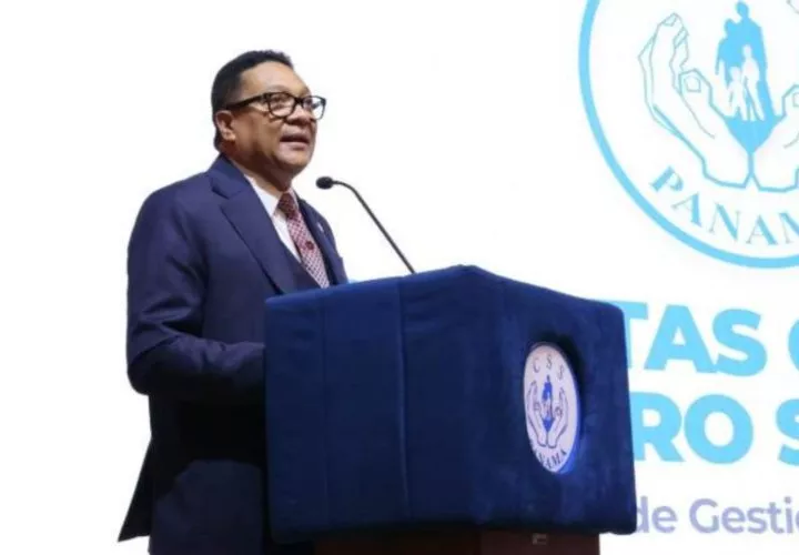 Dino Mon, director de la CSS, rinde informe.