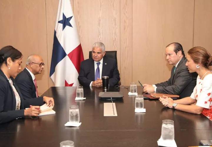 Reunión entre el secretario general de la OEA y Mulino.