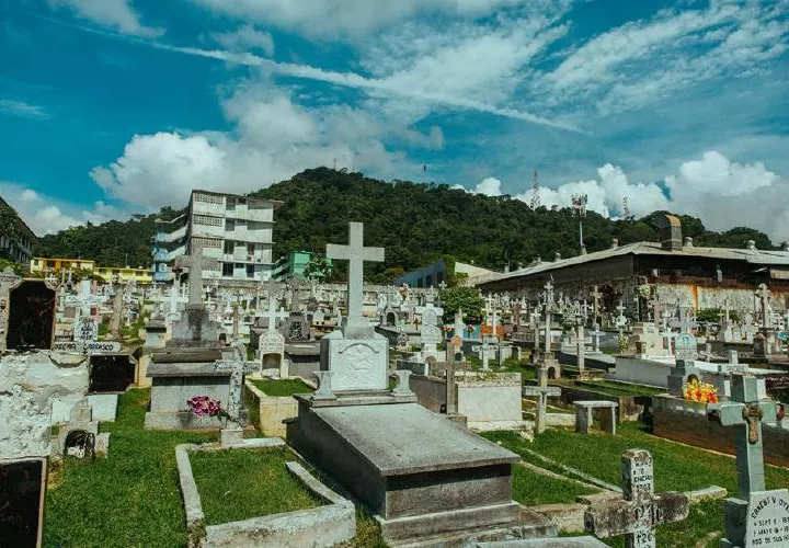 Instan a comportarse con moderación.