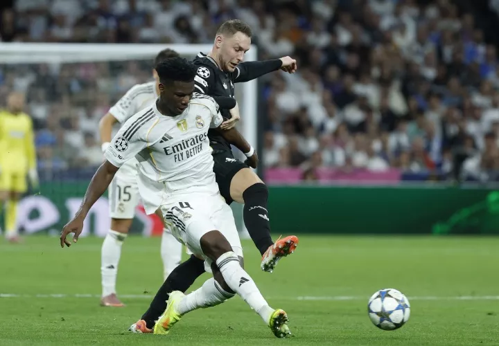 El francés Aurélien Tchouaméni del Real Madrid, en acción durante el juego que disputó su equipo ante la Juventus en el Estadio Santiago Bernabéu.
