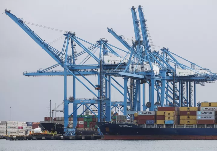 Buques en puerto de Colón.