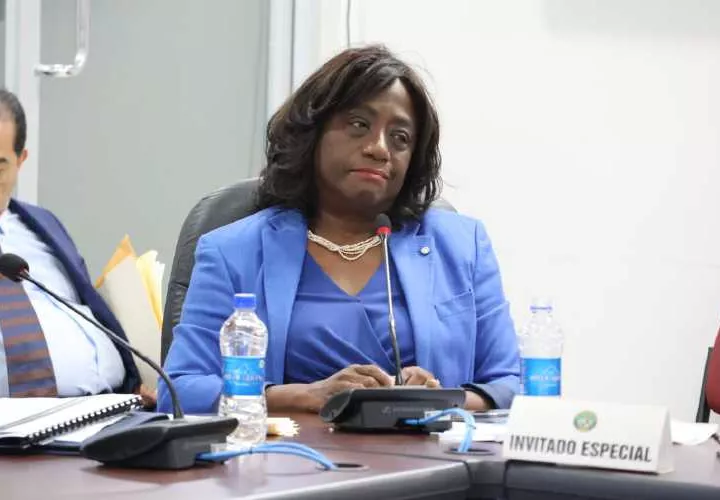 La ministra de educación, Lucy Molinar.