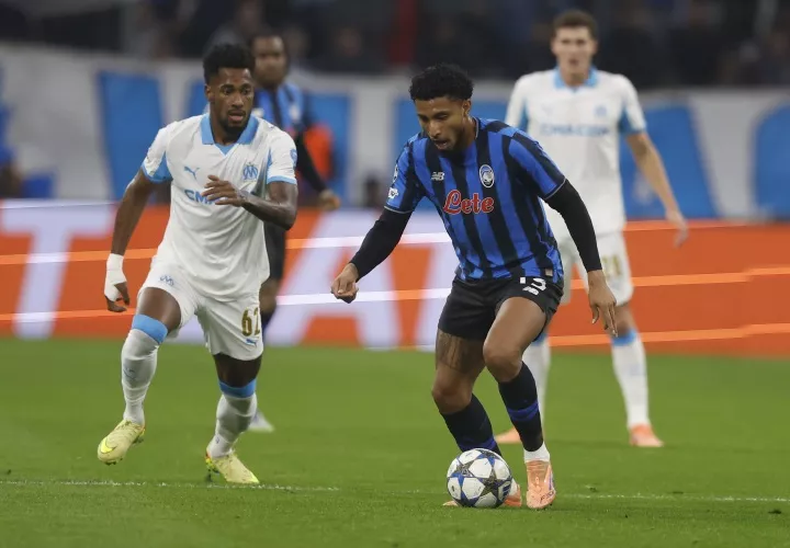 Michael Amir Murillo (izq.).