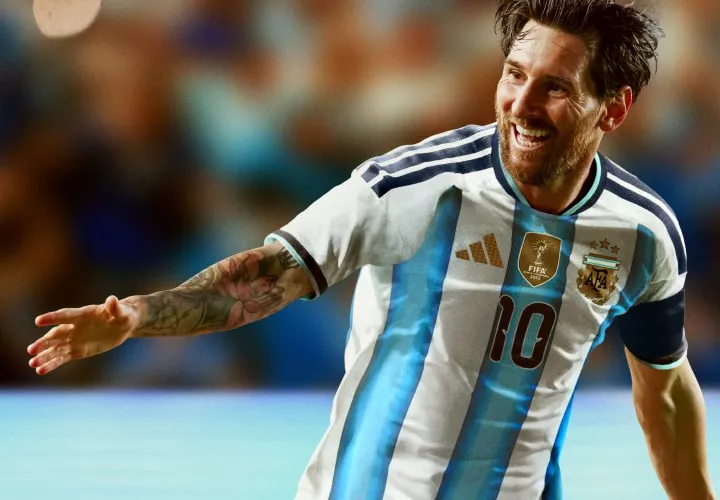 Lionel Messi con la nueva camiseta.