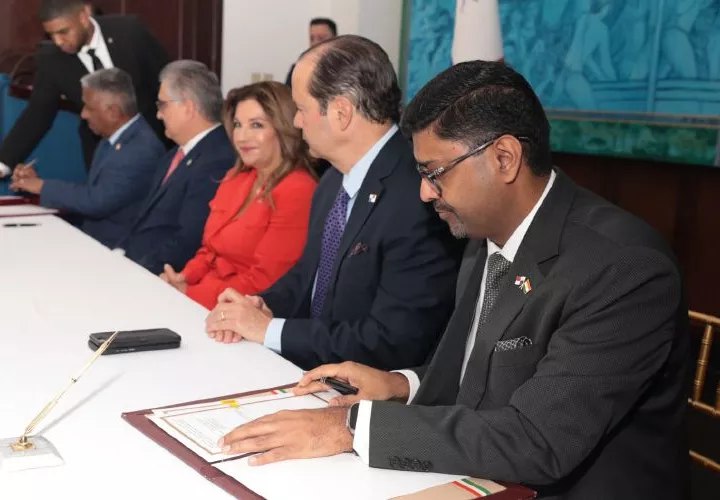 Firma de los acuerdos entre Panamá e India.