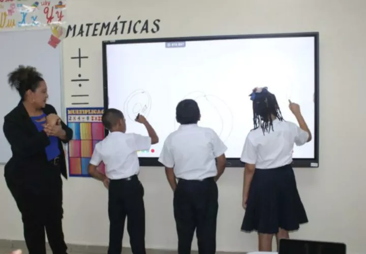 Entre las asignaturas con mayor demanda están maestro de grado, de español y de preescolar.