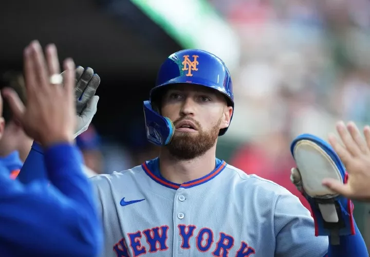 Brandon Nimmo pasa a los Rangers.