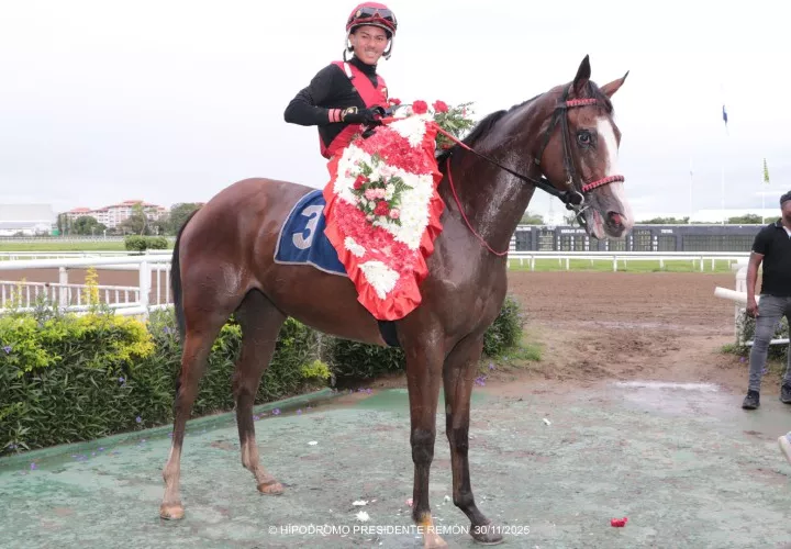 Yonis Lasso con el ejemplar Aradia.