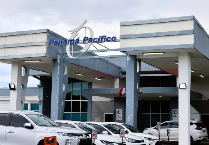 La mayoría de las empresas instaladas en la zona pertenecen al sector logístico, marítimo y de aviación. 