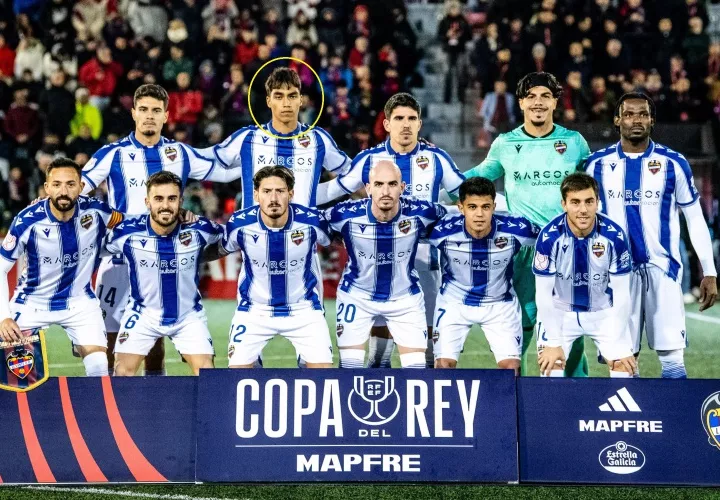 Martín Krug (en círculo), junto a sus compañeros del Levante UD que fueron titulares en el partido de ayer en la Copa del Rey.