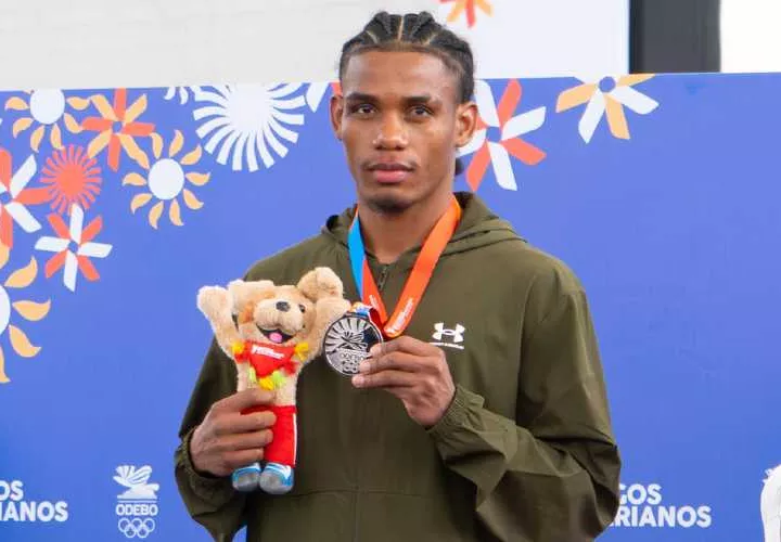 Cristofer Filos ganó medalla de plata.