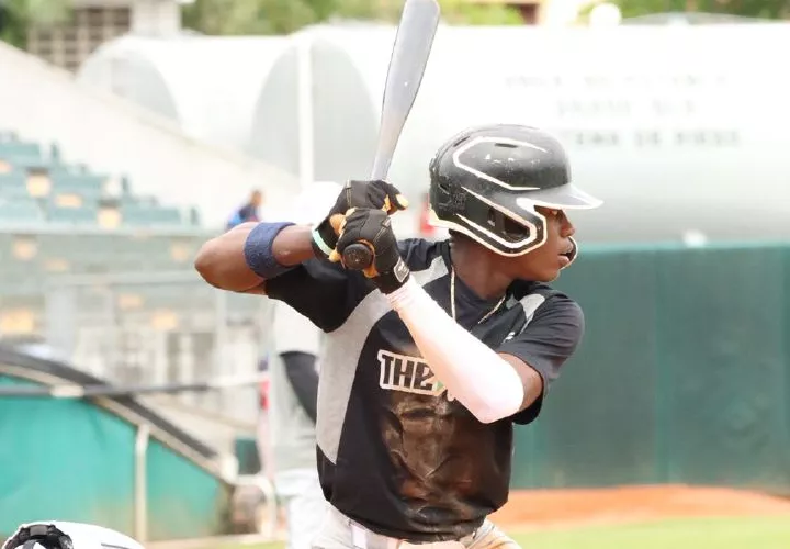 Xavier Waldron integrante de la selección juvenil de béisbol del Oeste. 