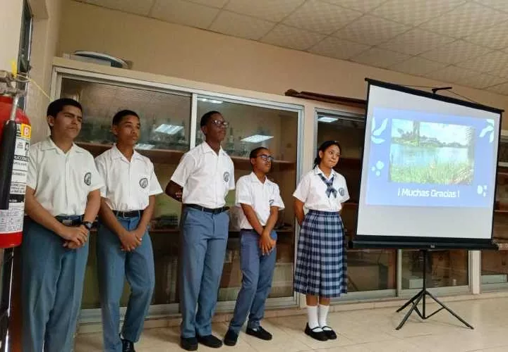 Estudiantes expusieron los objetivos del estudio.