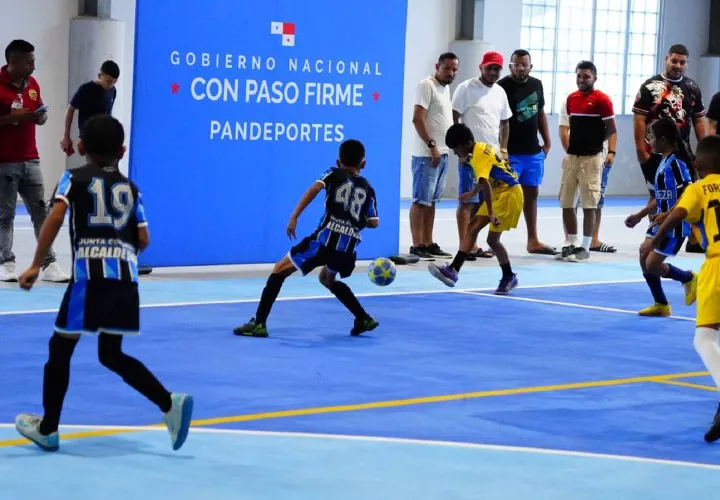 Hubo partidos en el acto de apertura.