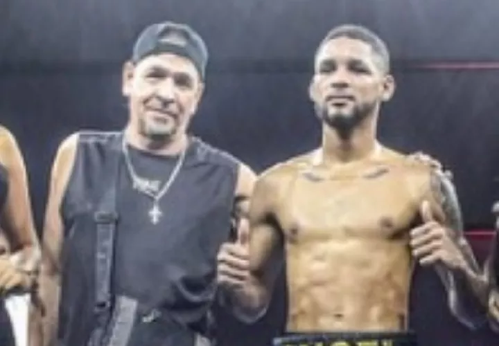 Los púgiles invictos Ángel Bethancourt, Jonathan Miniel y Carlos ‘El Gallero’ Rodríguez.