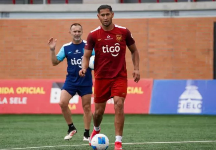 El defensa Javier Rivera.