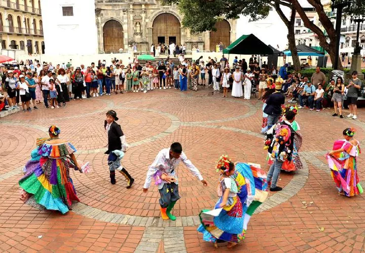 Cada jornada reúne familias, turistas, emprendedores, artistas y comercios.
