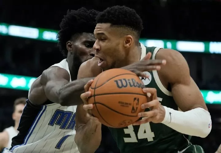 Giannis Antetokounmpo, de los Bucks.