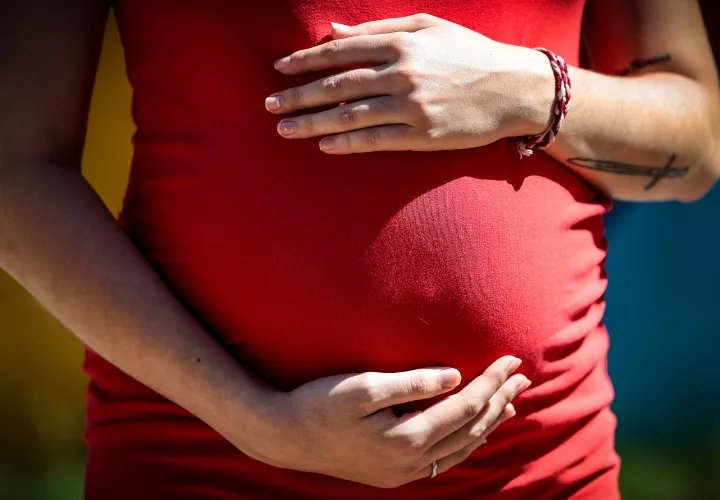 La joven rusa María Konovalova posa durante una entrevista con EFE.