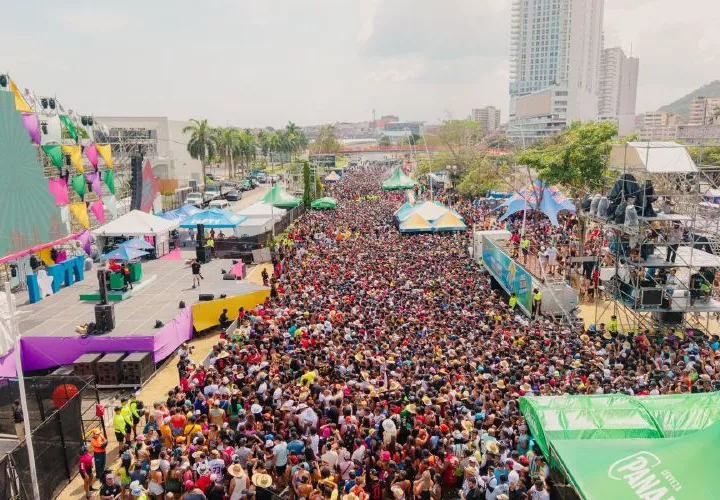 La Cinta Costera fue el epicentro de los carnavales de la capital.