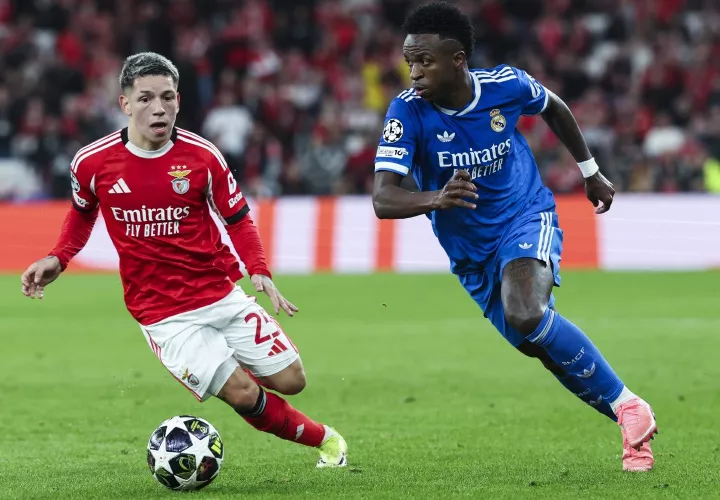 Gianluca Prestianni (izq.) y Vinícius Jr..