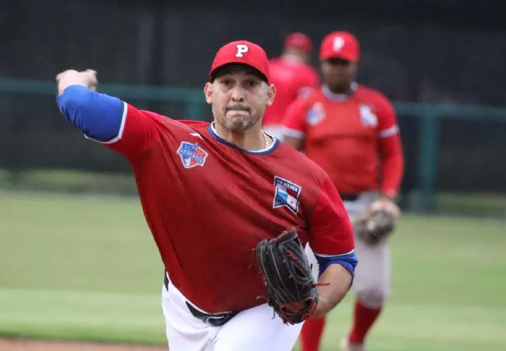 Paolo Espino en la práctica de ayer lunes.