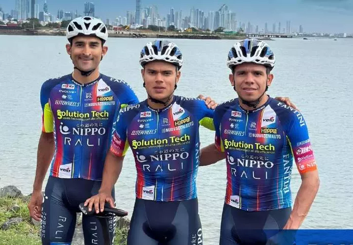 González (i) Samudio (c) y Archibold.