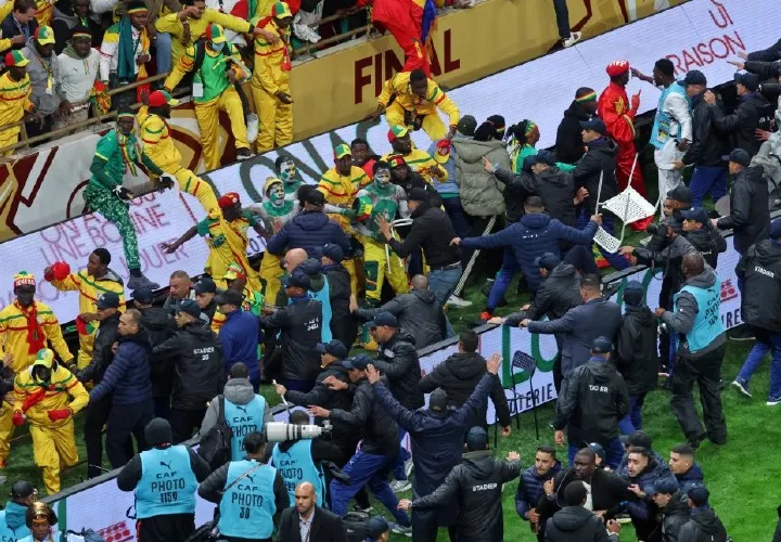 Senegaleses protagonizaron una trifulca.