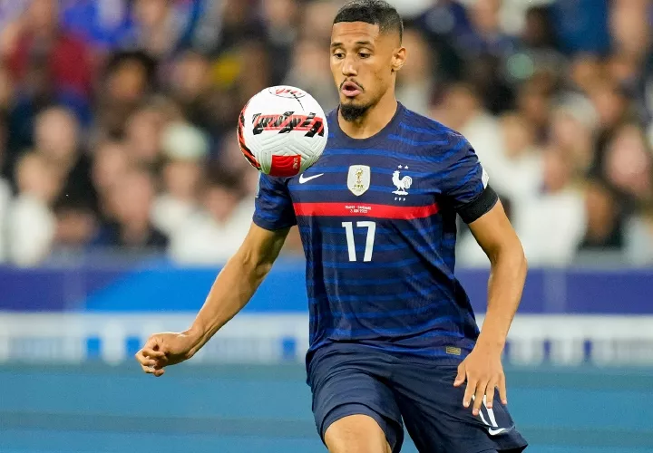 Saliba se lesionó ayer con su club, el Arsenal.