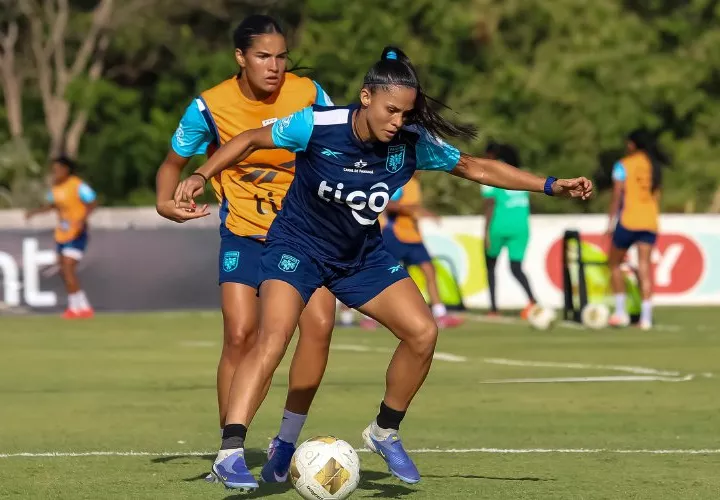 Entrenamiento de la Selección Mayor Femenina de Fútbol de Panamá en el Estadio Virgilio Tejeira, de Penonomé, provincia de Coclé.