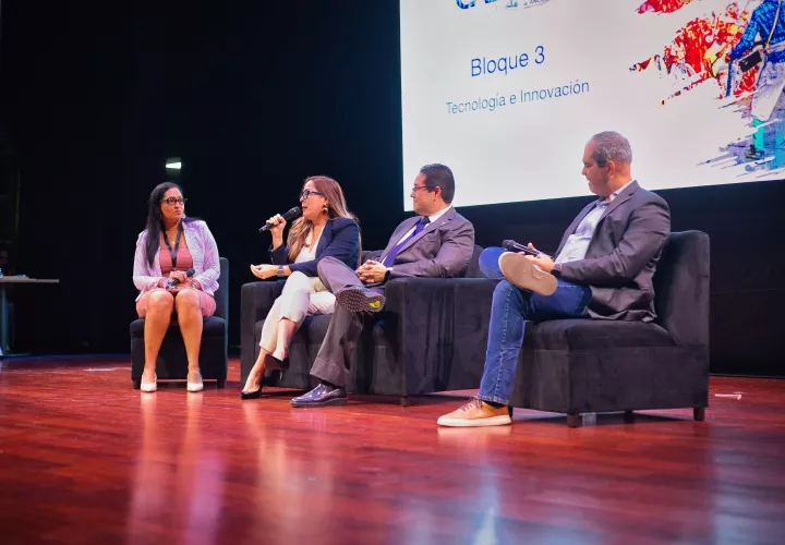 El encuentro, celebrado en el Centro de Arte y Cultura de Colón.