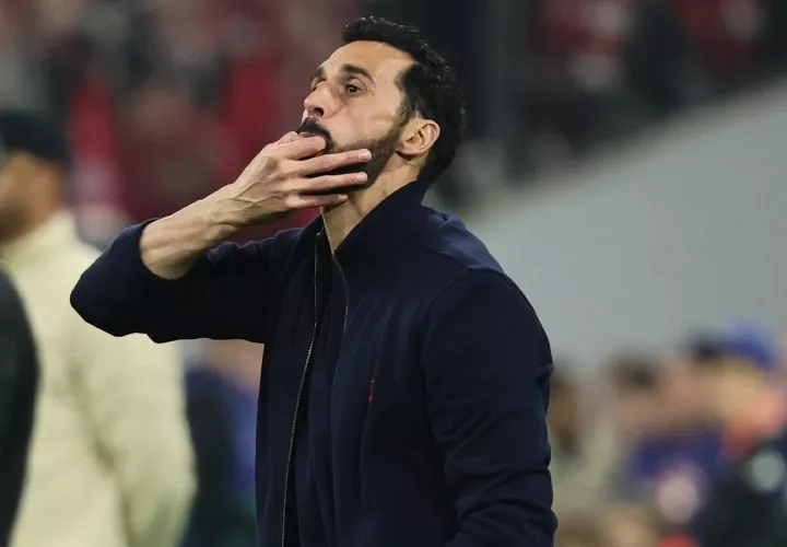 El técnico del Real Madrid, Álvaro Arbeloa, durante el partido de vuelta de los cuartos de final de la Liga de Campeones de la UEFA.